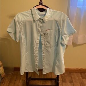 Columbia Women's Omni-shade Mint Green Button-Down Shirt. NWT
